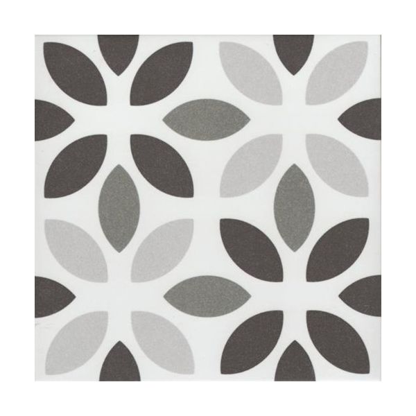 La Madeleine Lyla Noir 20x20