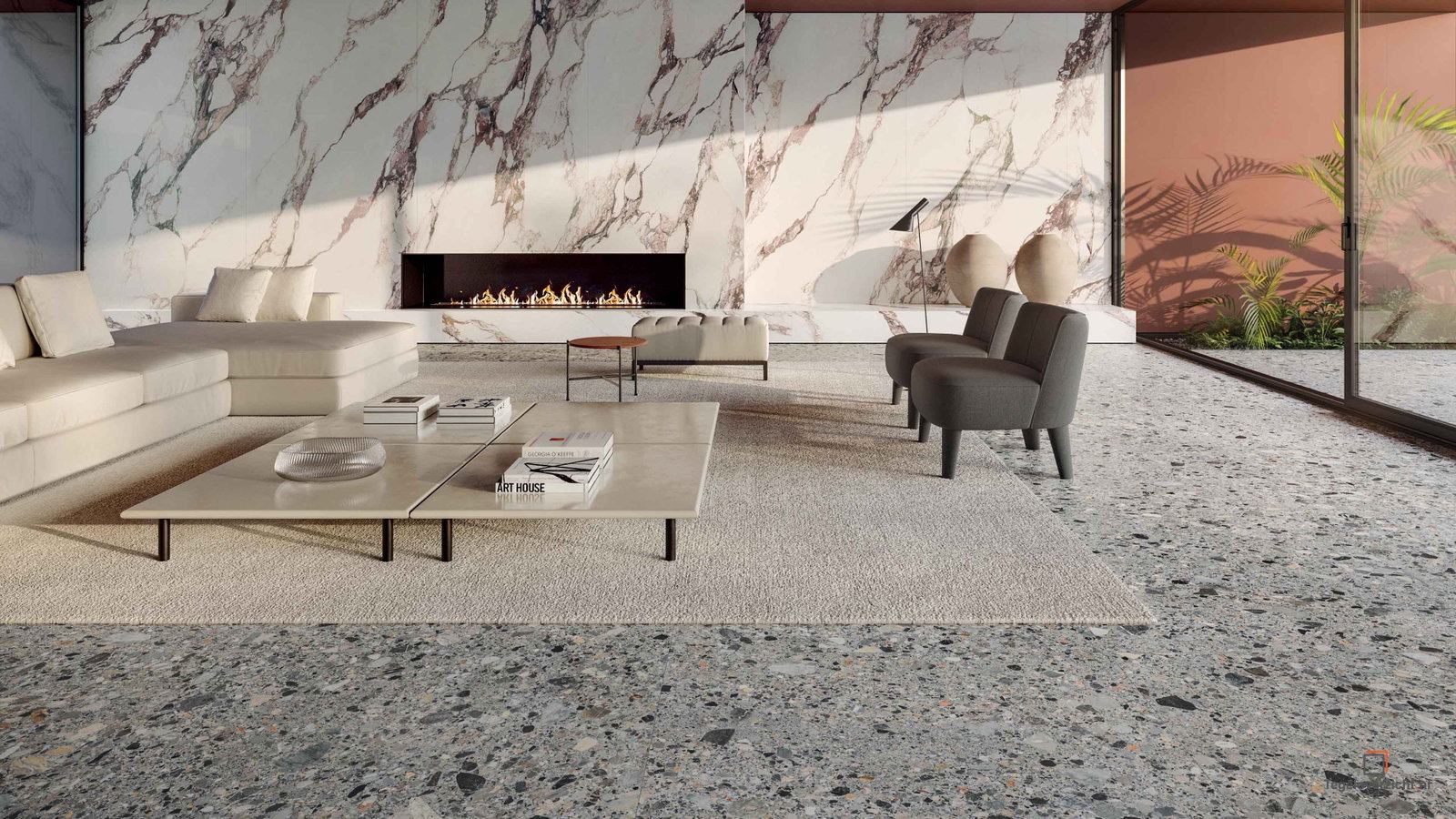 Lounge met marmerlook haardwand en beige zitbank
