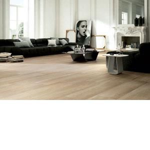 Houtlook wandtegels in een moderne woonkamer