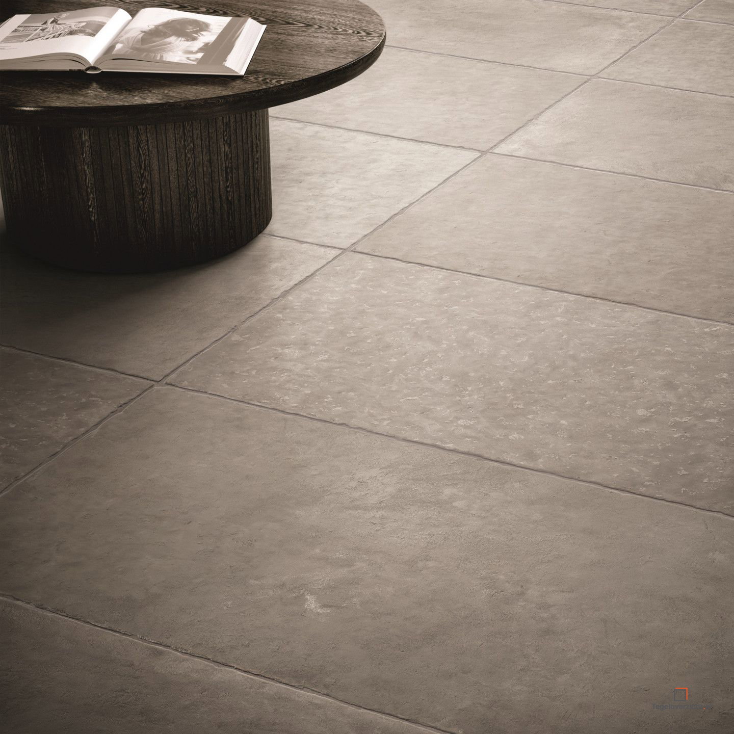 Knight Castle 60x120cm Grijs Mat (CASTLE GREY 60X120 RET) in een interieur